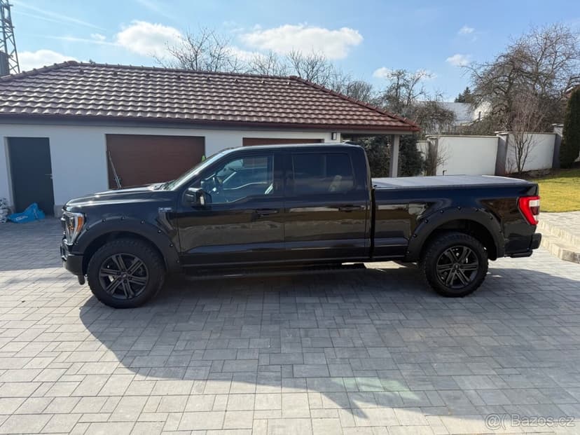 Ford F-150 4x4 r.v. 2021, 400 HP, ALL BLACK po servise, DPH