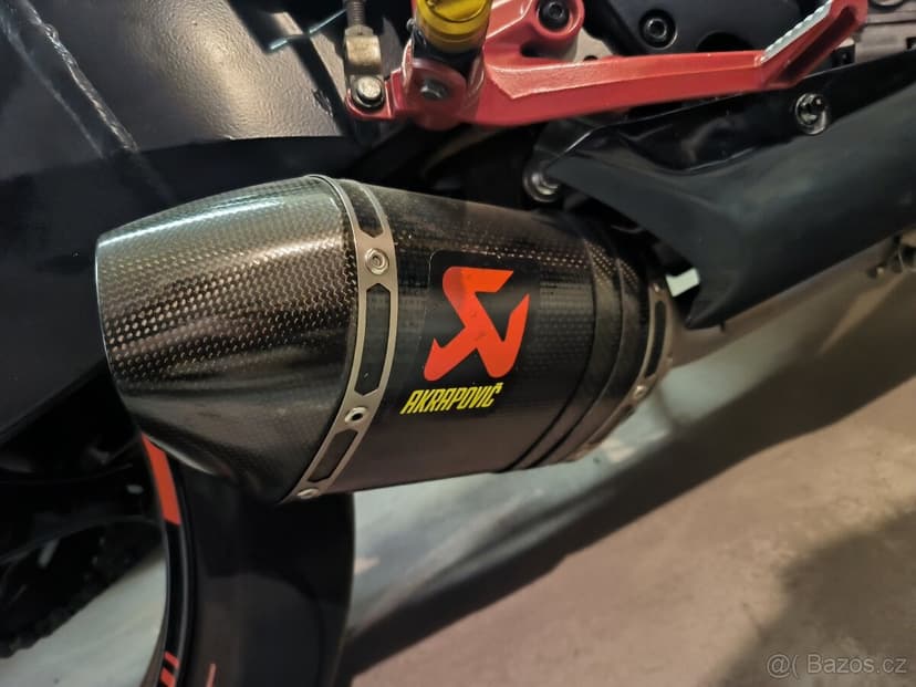 Suzuki GSX-R 750 2006 - prasklé těsnění pod hlavou