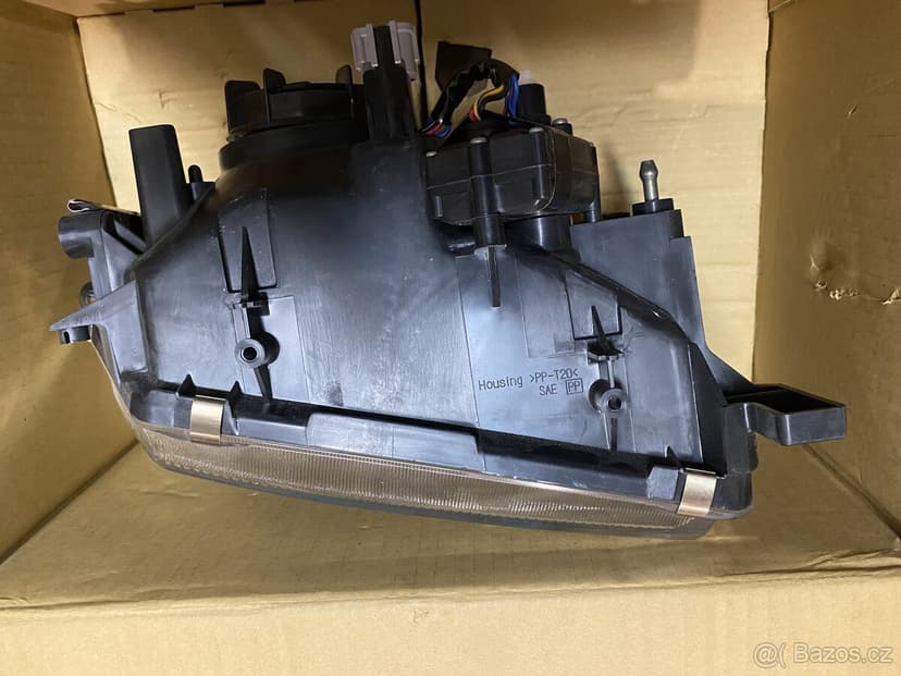 Nissan Patrol Y60 Y61 světlo levé originál 26060-VB526 – nov