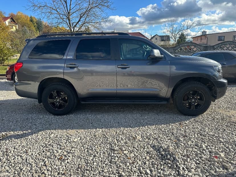 2014 Toyota Sequoia 5,7 V8 4x4 8-miestna