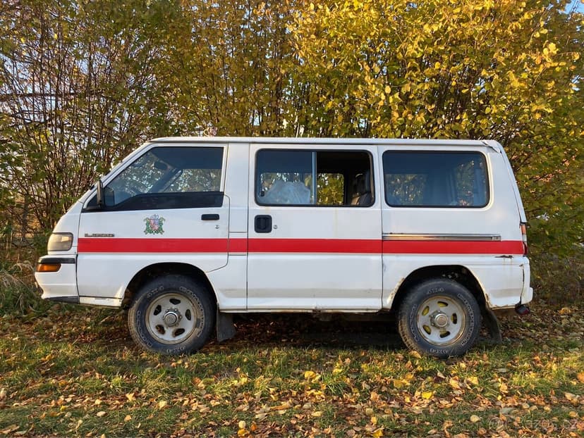 Mitsubishi L300 2.5td 4x4 / 8 míst / tažné 2t ➡️ číst celé