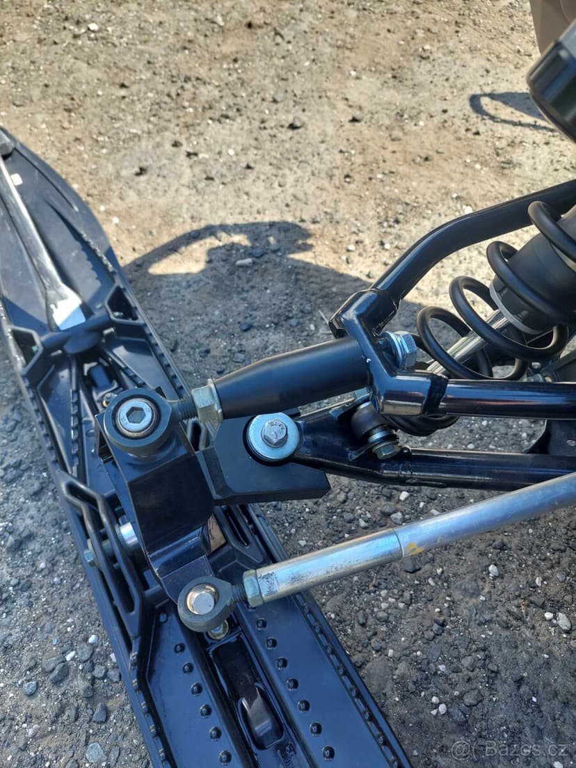 Polaris Titan 800 Adventure - pracovní dvoutaktní dělo DPH