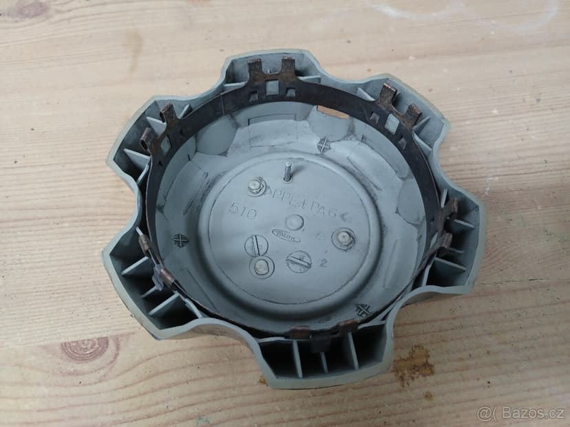 Toyota Land Cruiser - středová krytka - KOUPÍM