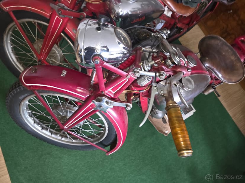 Jawa 350 SV a Jawa 350 OHV z roku 1946.