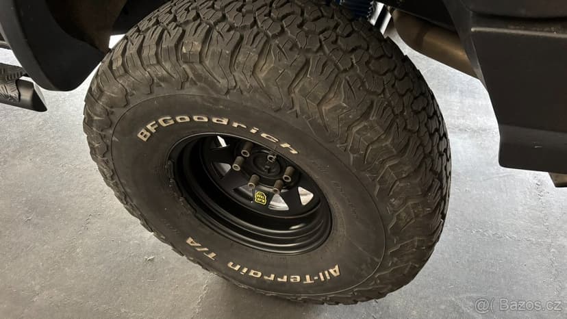 Kola Nissan Patrol , pneu BFG 35 (5kusů)