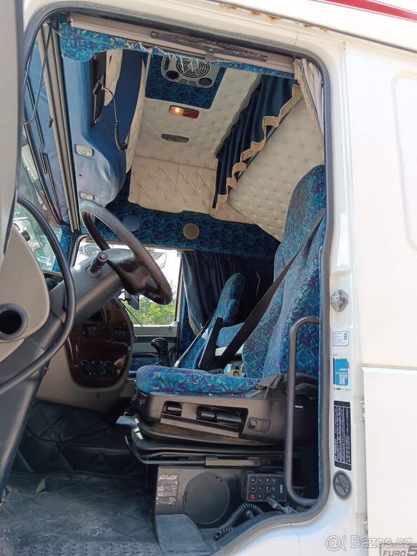 DAF XF 105.460 PŘEPRAVNÍK STROJŮ A VOZIDEL -14 T