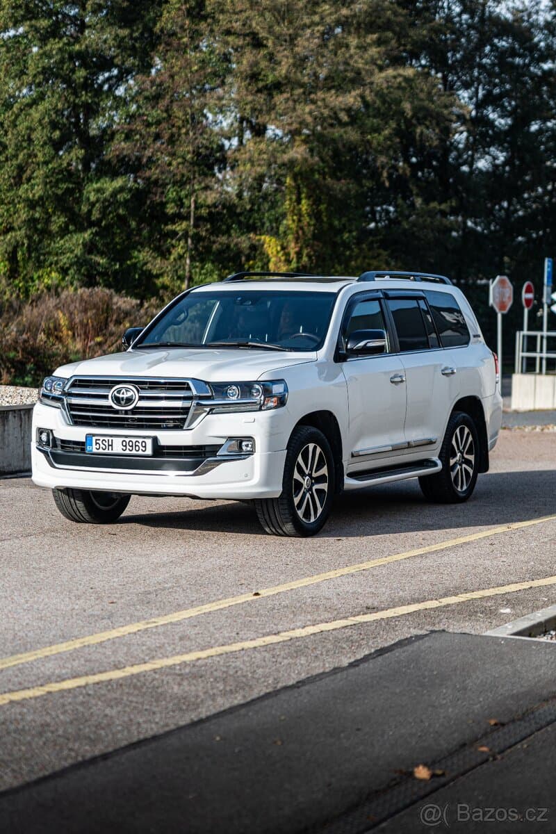 Toyota Land Cruiser 4.5 L V8 Executive Lounge