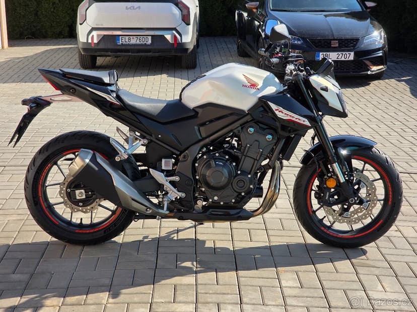 Honda CB 500F Hornet, původ ČR, 1.maj, serviska
