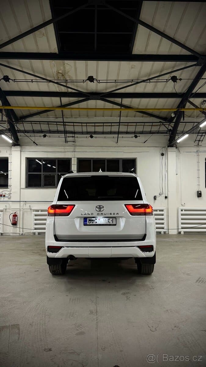 Toyota Land Cruiser 300 3.3D ZX 2022