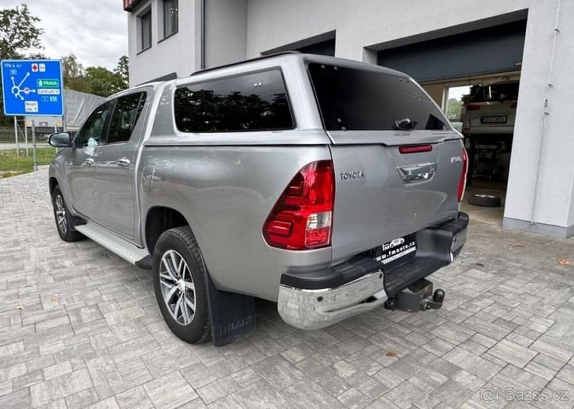 Toyota Hilux 2.4 D-4D nafta automat 110 kw