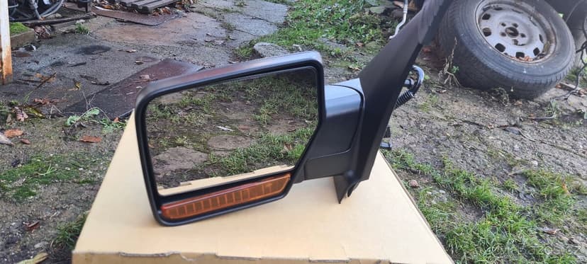 Ford Expedition (07-14) - zrcátko, stahovačka