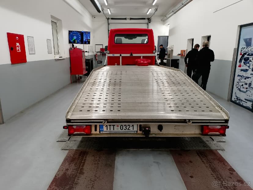 Odtahovka VW Crafter 2.5tdi 100kw prodám.