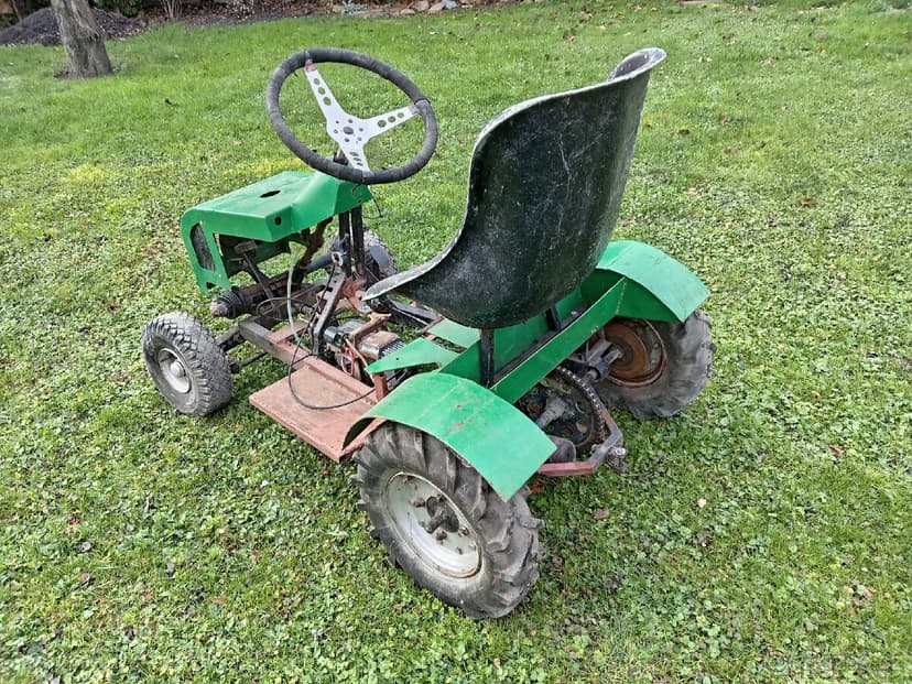 Dětský benzínový traktůrek