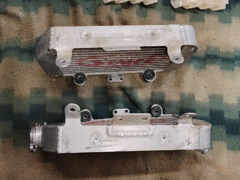 Prodám chladiče na Yamaha YZF250