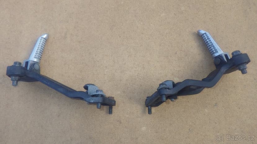 Zadní stupačky s držáky na Suzuki GSX-R 750