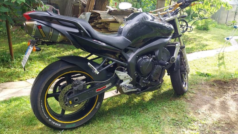 Yamaha FZ6N FAZER - AKRAPOVIČ