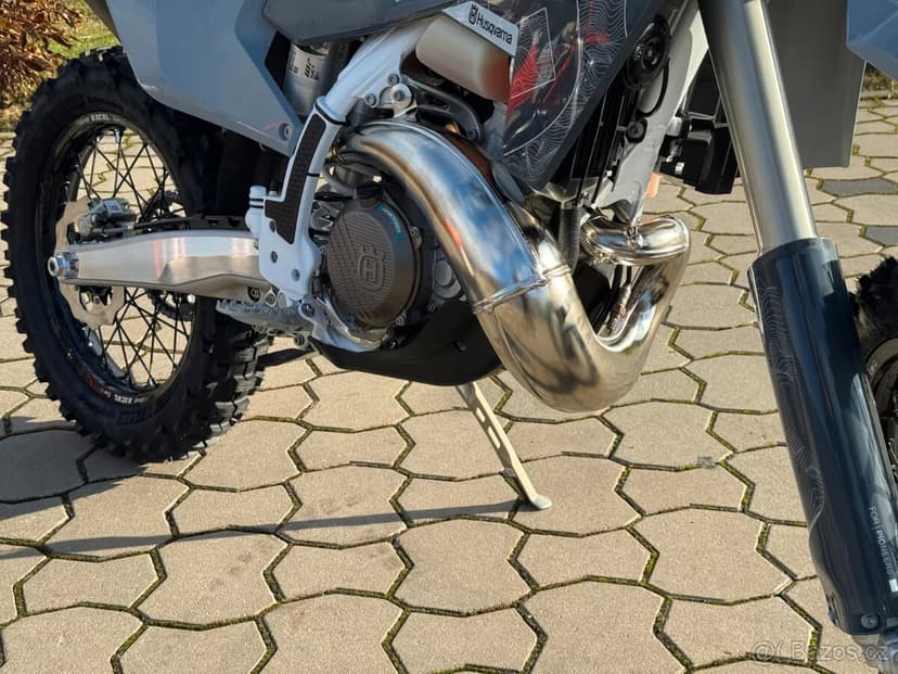 293 cm³ – 49 koní (36,5 kW)KTM 300 EXC