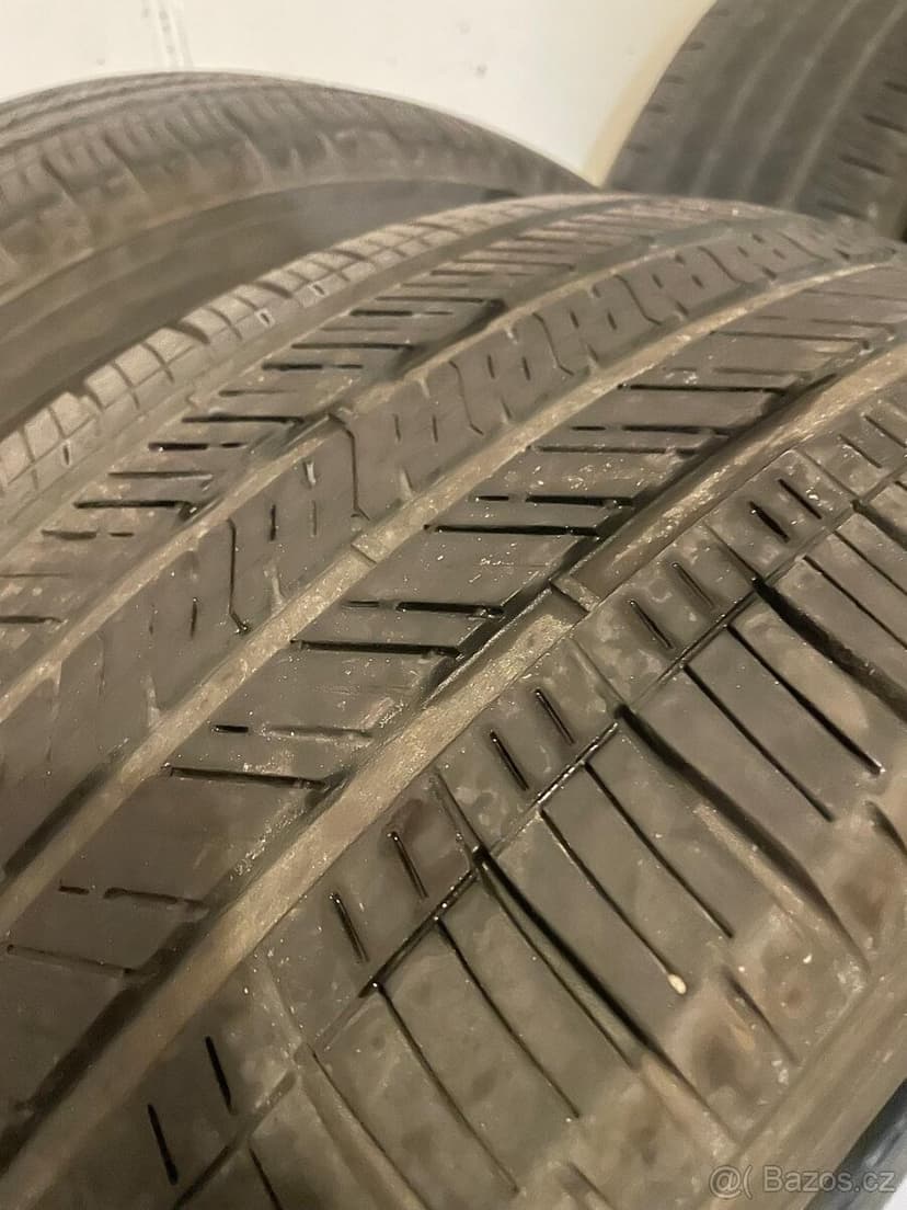 Celoroční 285/45 r22