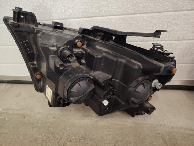 Přední světla Dodge Ram 1500 5.gen