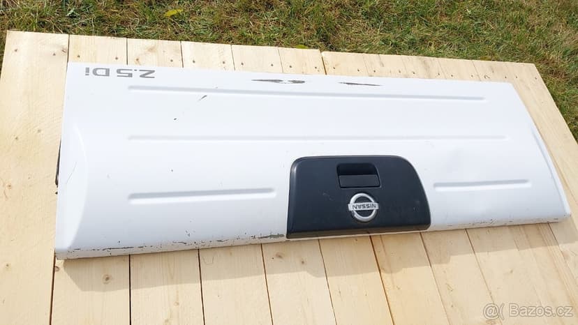 NISSAN NAVARA D22 Di –  DVEŘE KORBY BÍLÉ
