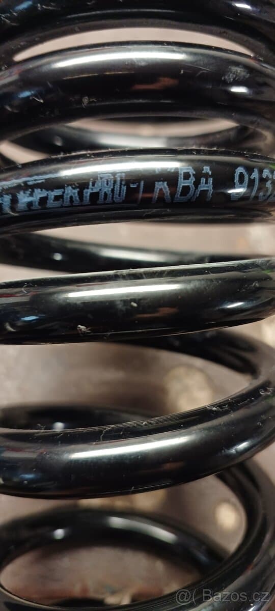 Progresivní pružiny pro přední vidle a pružina zadního tlumi