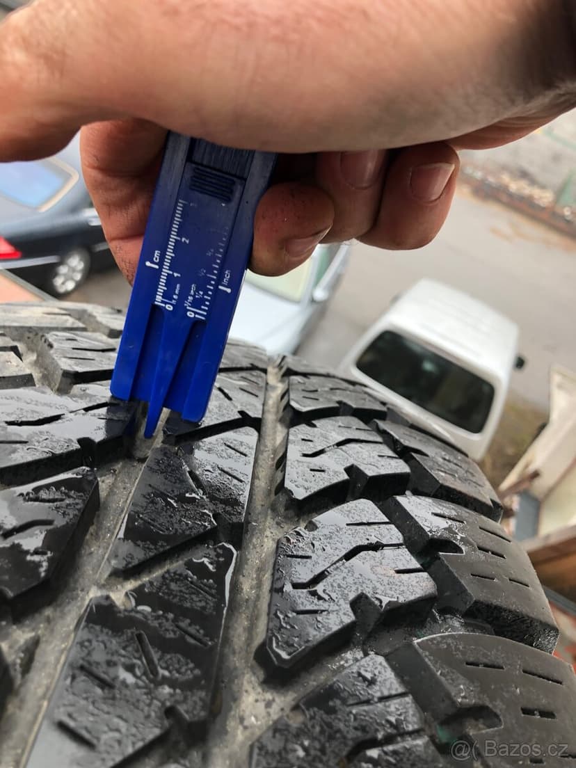 Universalni pneu 285/75r16