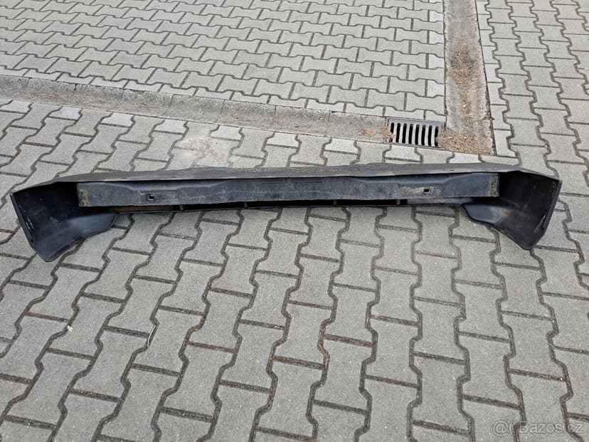 Land Rover Discovery 2 zadní nárazník - poškozený