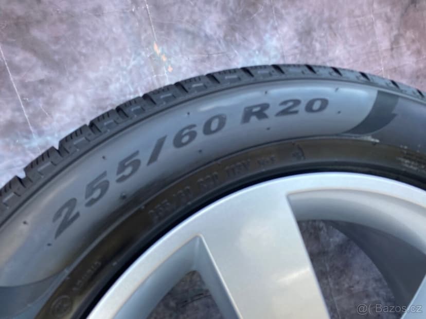 Zimní nová sada Land Rover Defender 255/60R20 113V