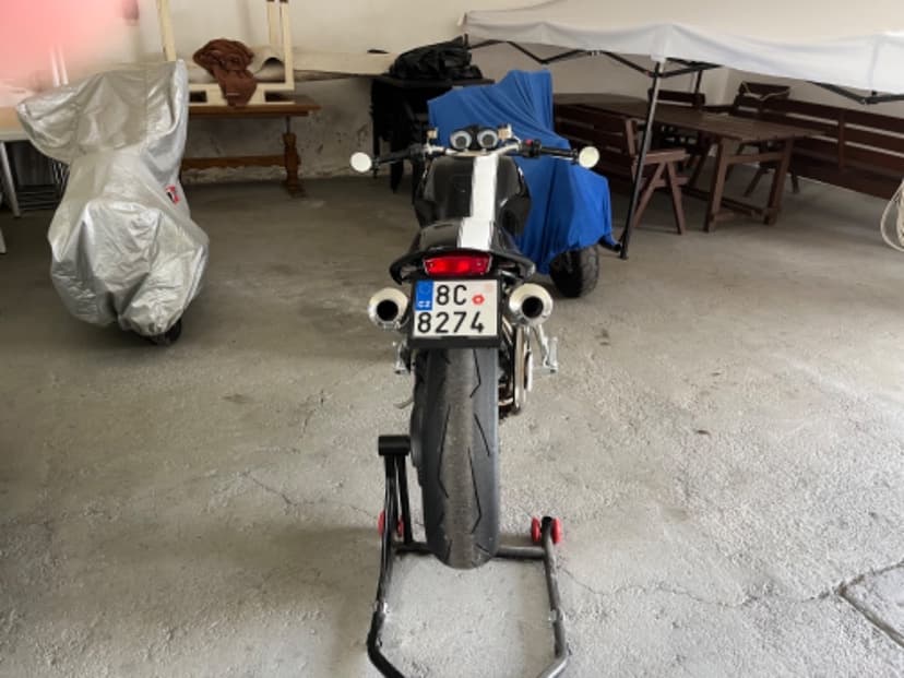 Ducati Monster S2R 1000.