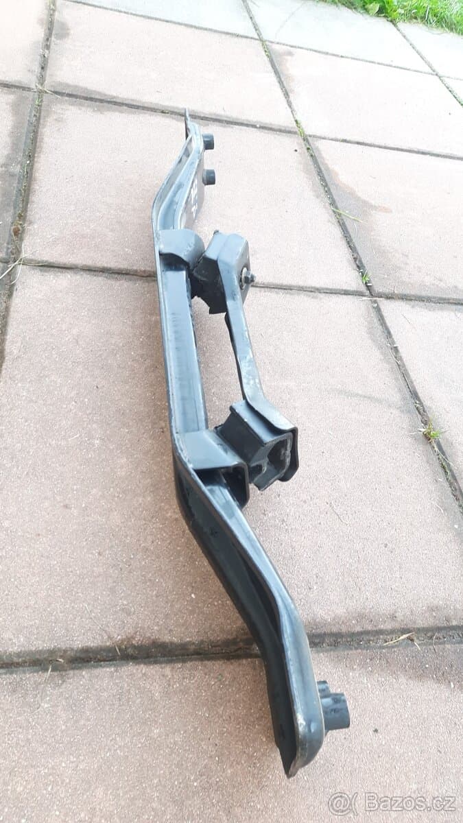 Nissan Navara D22 –Příčka převodovky