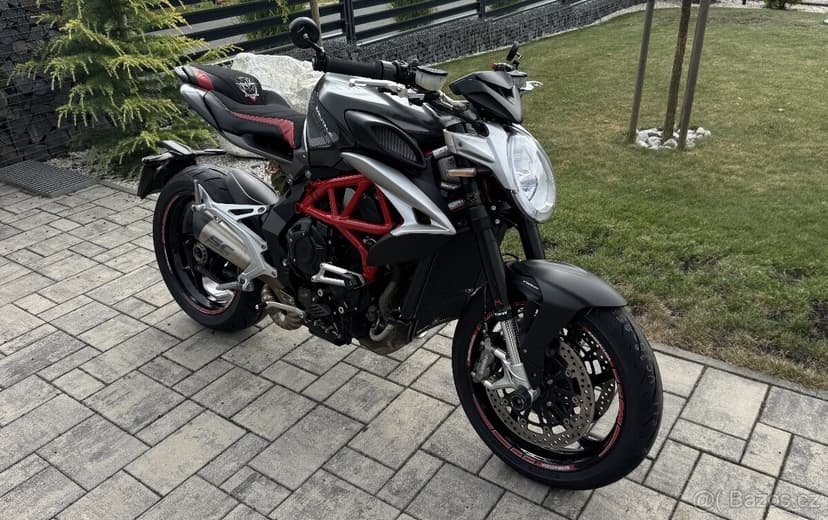 MV Agusta Brutale 800,nové pneu,mnoho doplňků,TOP STAV,ČR