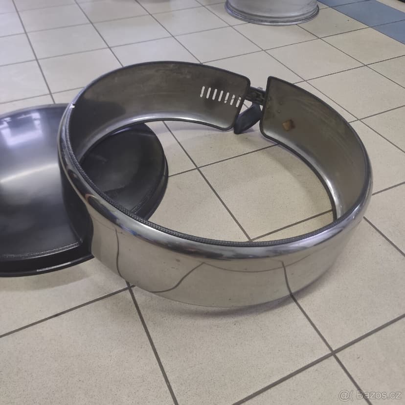 Kryt rezervy Suzuki Jimmy