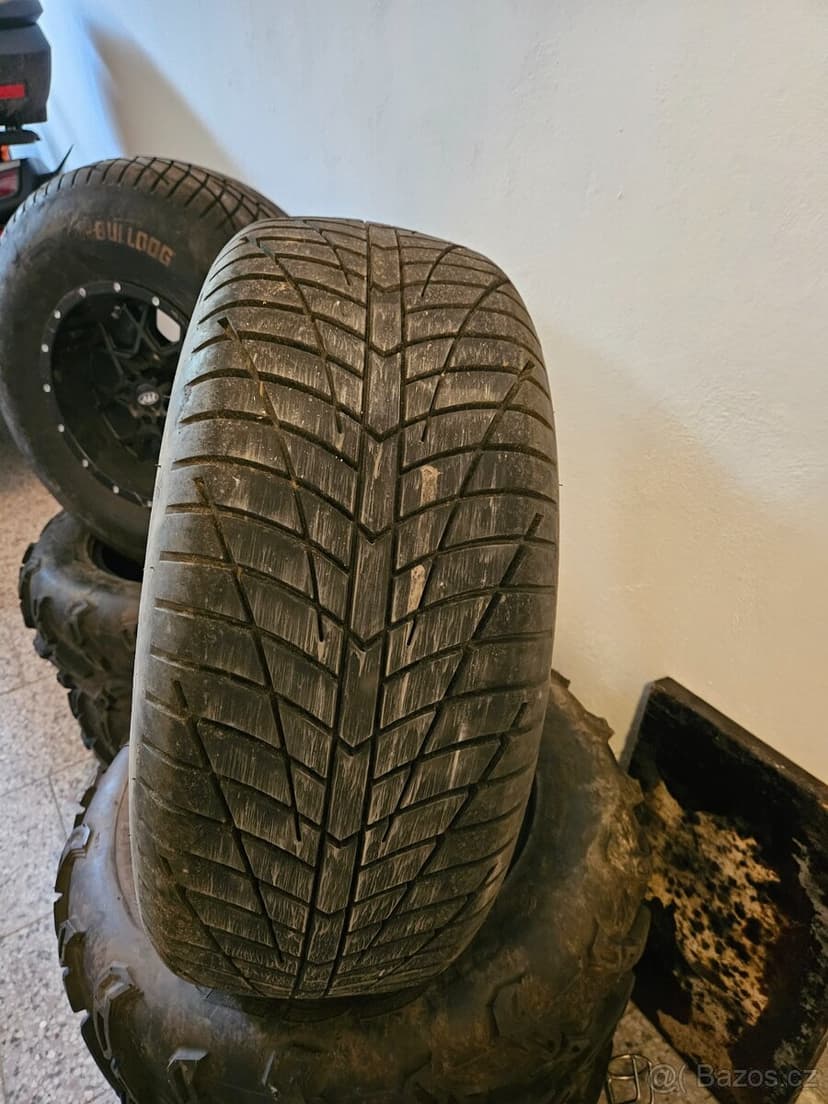 Sadu kompletních kol na čtyřkolku