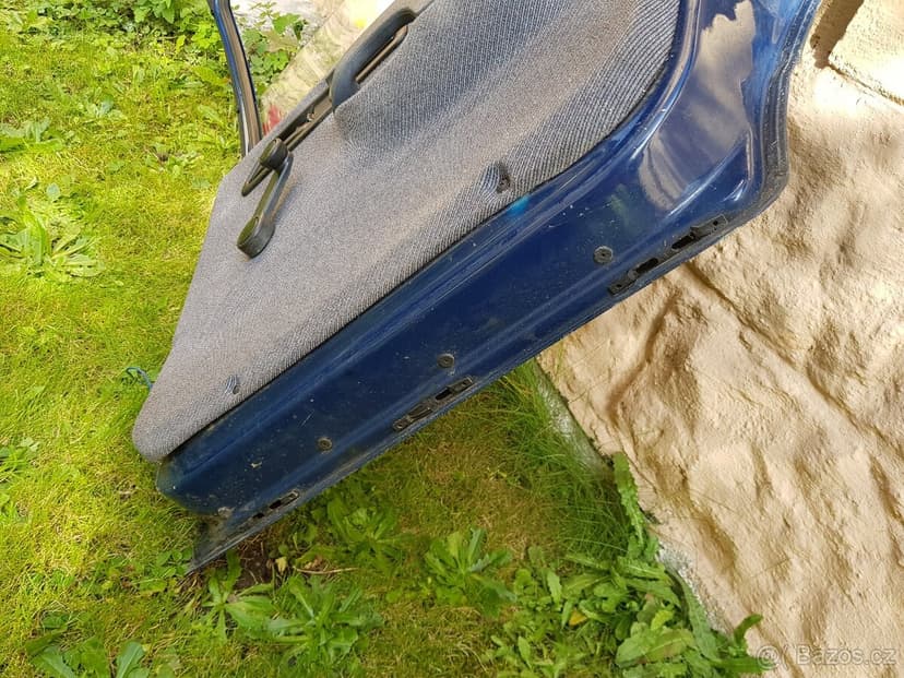 Pravé zadní dveře Ford Sierra mkII