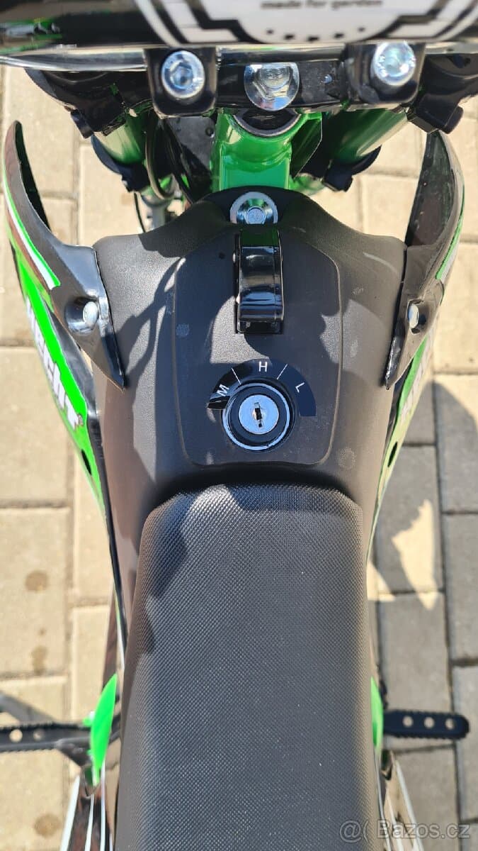 Dětská elektrická motorka Hecht 54502