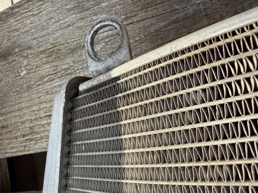 Ducati Panigale v4 chladič - netěsní