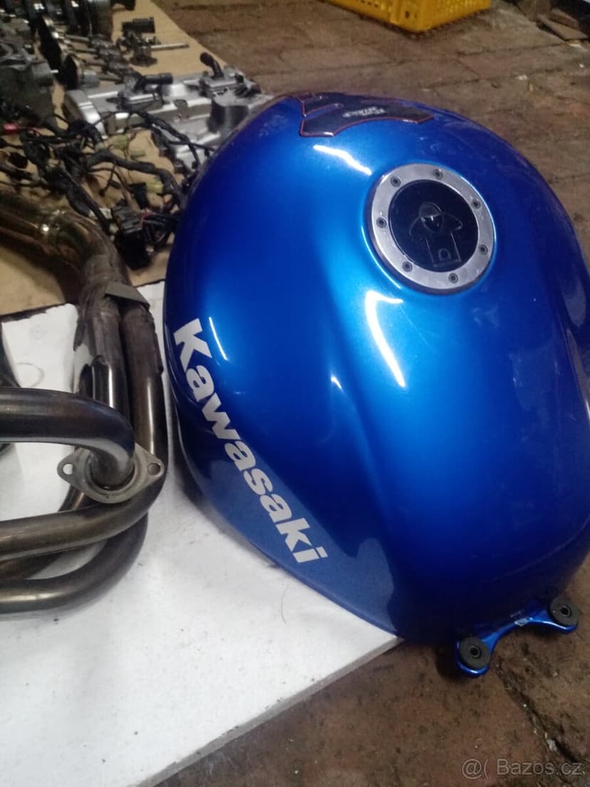 Kawasaki ninja zx9r rv 99