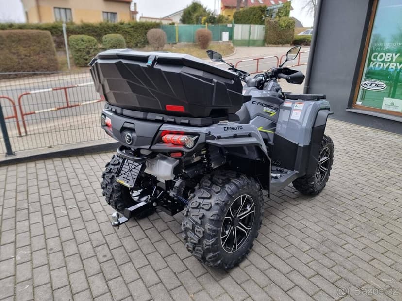 Cf moto Gladiátor , zadní box