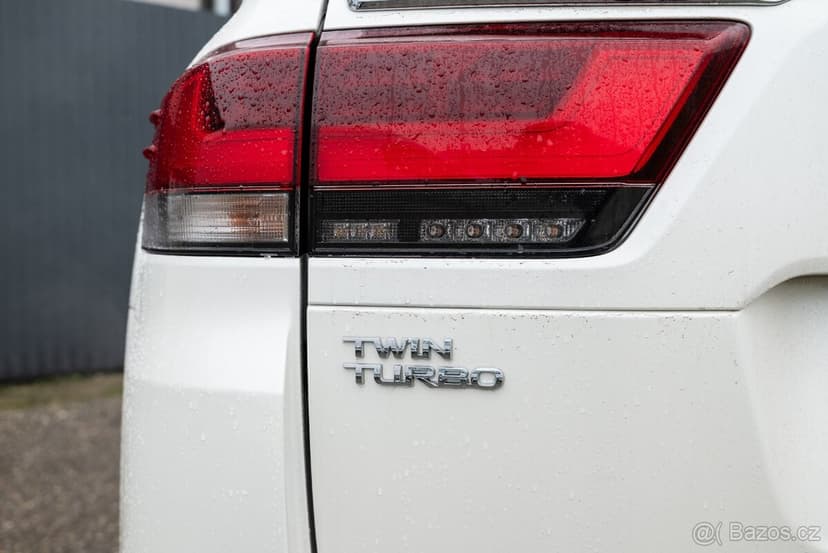 Toyota Land Cruiser 300 / 3.5l V6 Benzin 2024 /500km sDPH