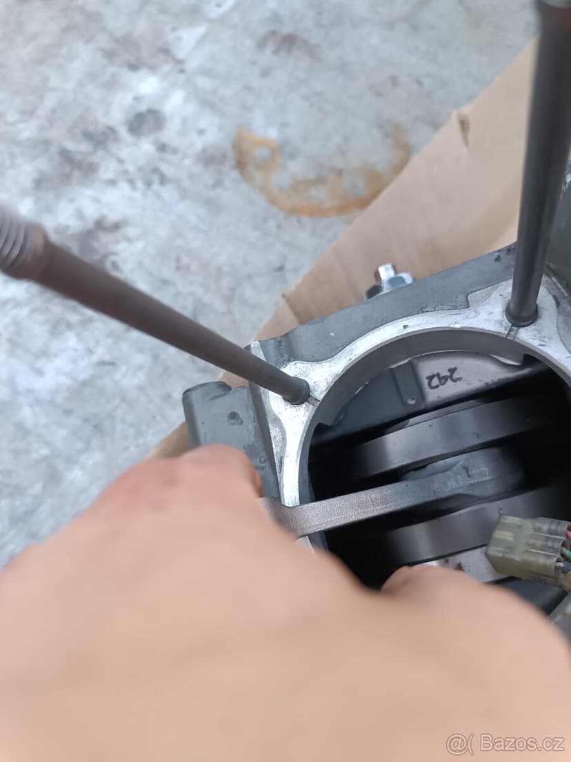 Husqvarna 510 spodek motoru