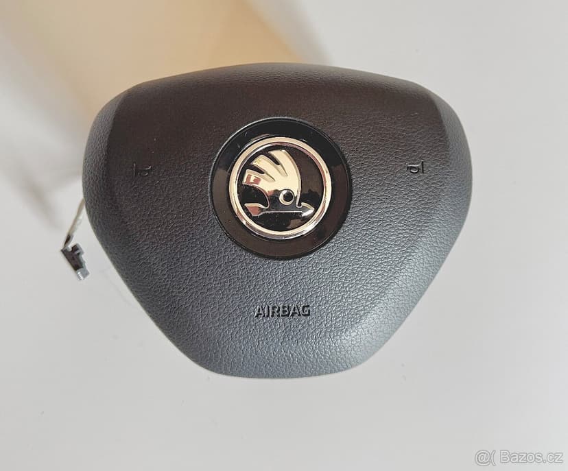 Top stav Kožený tříramenný multifunkční volant, airbag - Su