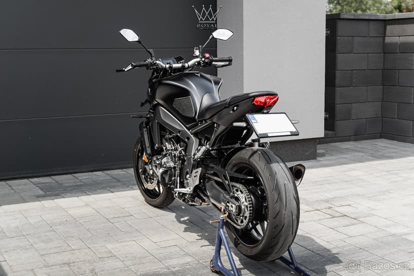 Yamaha MT-09 + Výfuk Akrapovič so zvodami