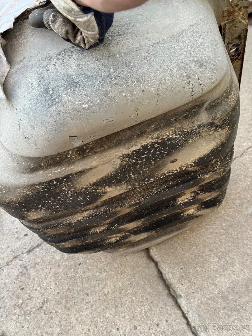 Palivová nádrž, tapecy, stahovačky Nissan Patrol Y61 / díly