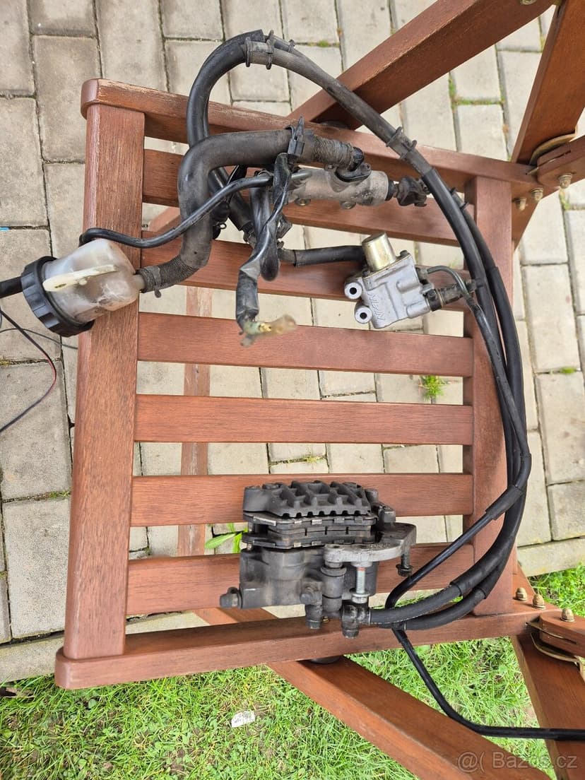 Honda VFR 800 FI 1998 - 2001 - dily - brzdy