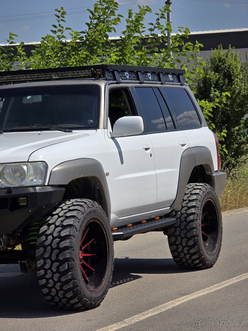 Hliníkový strešný nosič Nissan Patrol Y61