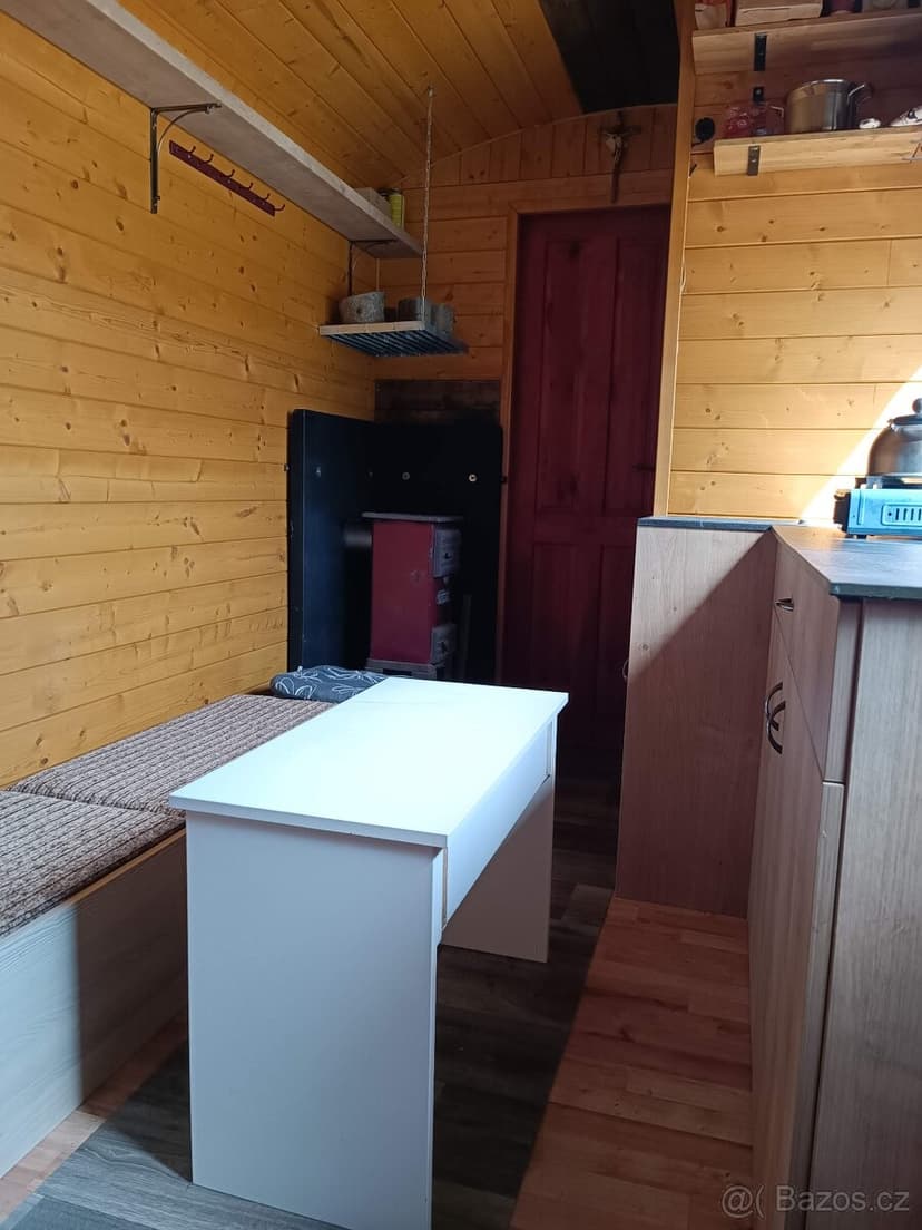 Mobilní chata s výklopnou terasou