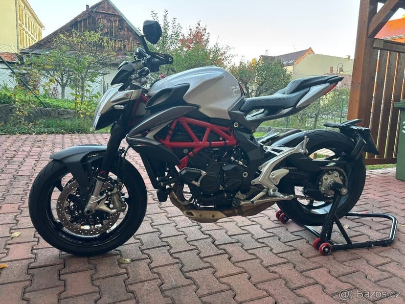 MV Agusta Brutale 800