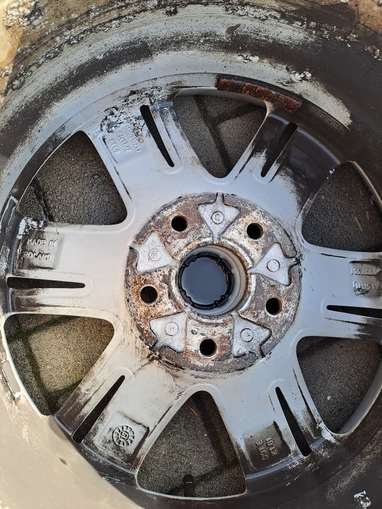 PRODÁM Al kola VW Amarok aj 245/65/17 + Nokian