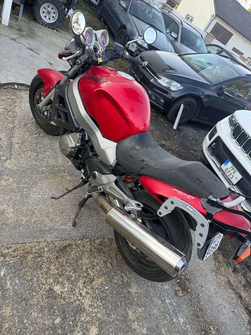 Honda CB 1100 SF, rok 2000 1137 ccm 100 kW čtyřválec červená