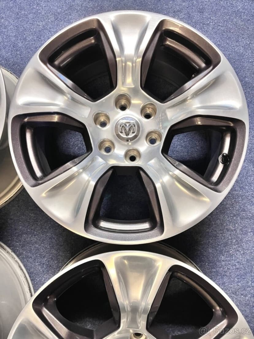 6x139.7 R20 Originál Dodge RAM 1500 REBEL - TOP STAV -